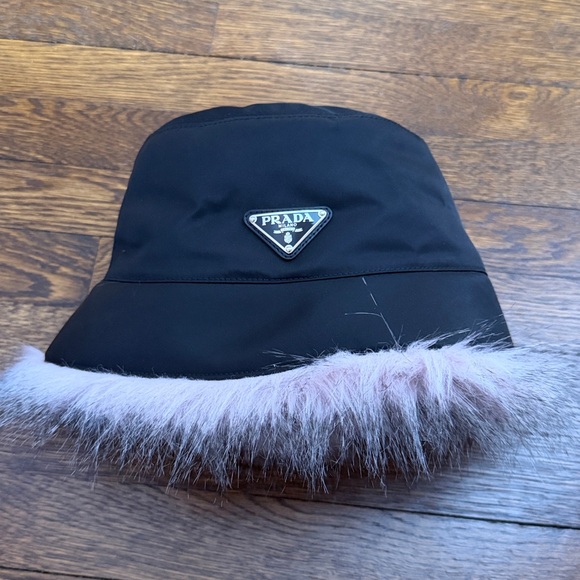 NWT Prada Re-Nylon Faux-Fur Trim Bucket Hat in Black and Pink - Picture 6 of 9